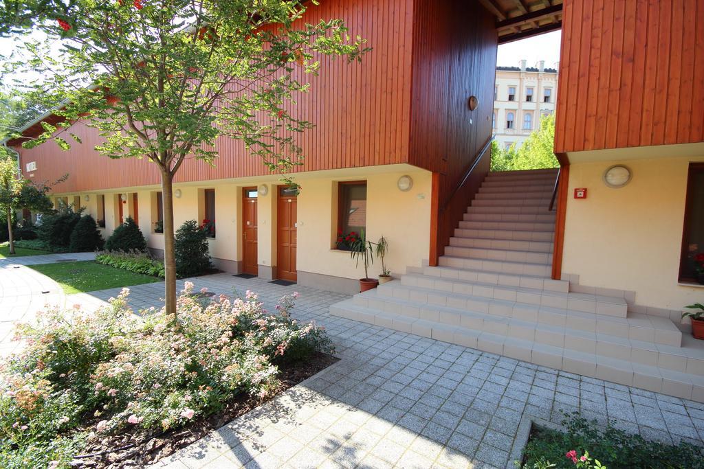 Hotel Adalbert Szent Gyoergy Haz Естергом Екстериор снимка