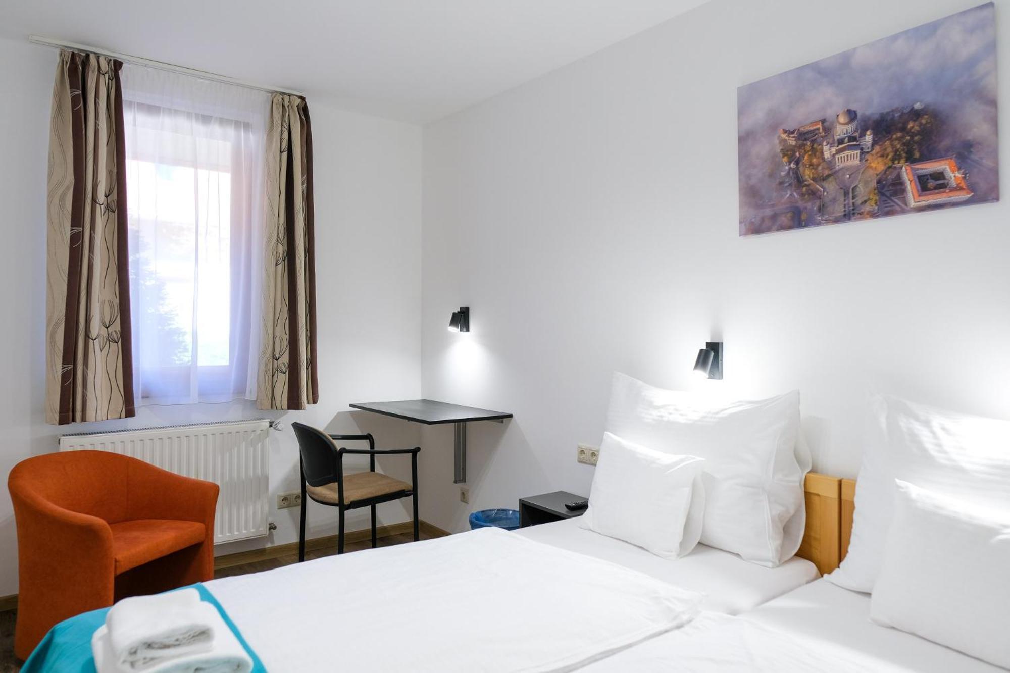 Hotel Adalbert Szent Gyoergy Haz Естергом Екстериор снимка