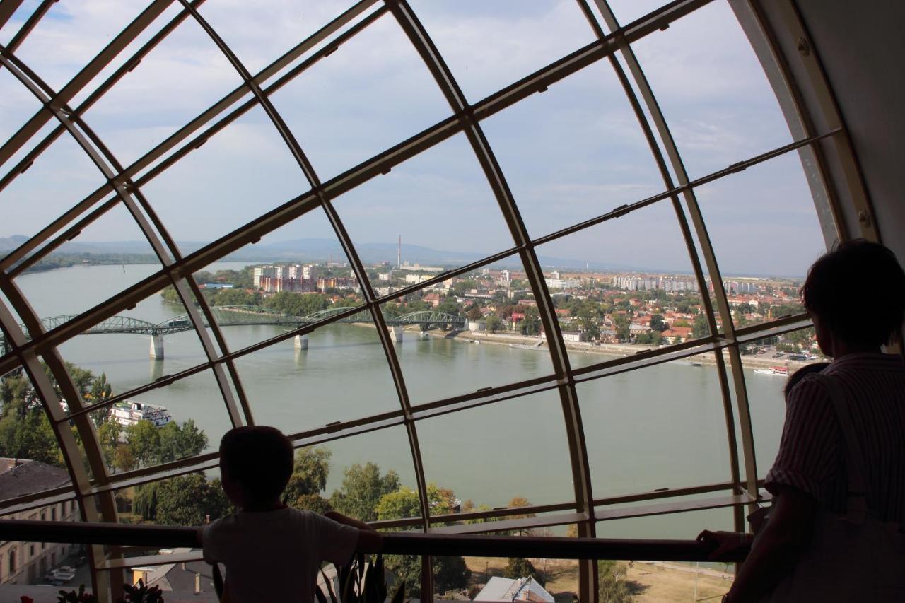Hotel Adalbert Szent Gyoergy Haz Естергом Екстериор снимка